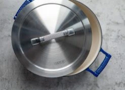 Saveur Selects Hapjespan Voyage - Classic Blue - ø 25 Cm / 3.3 Liter - Geëmailleerde Anti-aanbaklaag 11 Saveur Selects Hapjespan Voyage - Classic Blue - ø 25 Cm / 3.3 Liter - Geëmailleerde Anti-aanbaklaag -Keukenbenodigdheden Winkel 1 3 11 scaled 1