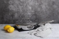 Saveur Selects Pannenset Voyage Series (Koekenpan ø 25 Cm + Steelpan ø 20 Cm) - TriPly RVS - Inductie En Alle Andere Warmtebronnen -Keukenbenodigdheden Winkel 1200x800 2