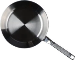 Saveur Selects Koekenpan Voyage - Tri-Ply RVS - ø 25 Cm - Zonder Anti-aanbaklaag -Keukenbenodigdheden Winkel 1200x959 1