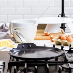 GreenPan Pannenkoekenpan Copenhagen - Zwart - ø 28 Cm - Keramische Anti-aanbaklaag -Keukenbenodigdheden Winkel 7f25fdc89fa44bbd4040a8ad18023cc6a9184474 2 Cop PancakeP 28cm CC003112 001 ProduLife5B15D