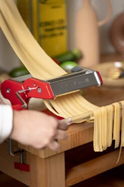 Blackwell Pastamachine Rood -Keukenbenodigdheden Winkel 8720364453718 01