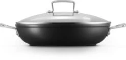 Le Creuset Hapjespan Met Deksel - Les Forgées TNS - ø 28 Cm / 3.2 Liter - Standaard Anti-aanbaklaag 11 Le Creuset Hapjespan Met Deksel - Les Forgées TNS - ø 28 Cm / 3.2 Liter - Standaard Anti-aanbaklaag -Keukenbenodigdheden Winkel LC 20190624 ZS PS FS 51107280010502 003