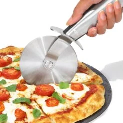 OXO Good Grips Pizzasnijder Steel 8 OXO Good Grips Pizzasnijder Steel -Keukenbenodigdheden Winkel Oxo Pizzasnijdder Steel 2