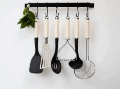 KitchenAid Soeplepel Core - Amandelwit -Keukenbenodigdheden Winkel Productafbeeldingen CL 2023 03 09T144311.512