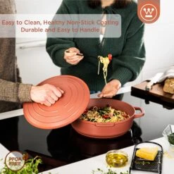 Westinghouse Hapjespan Performance - Rebel Red - ø 28 Cm / 4.1 Liter - Standaard Anti-aanbaklaag -Keukenbenodigdheden Winkel WCCC0095L28OR 4