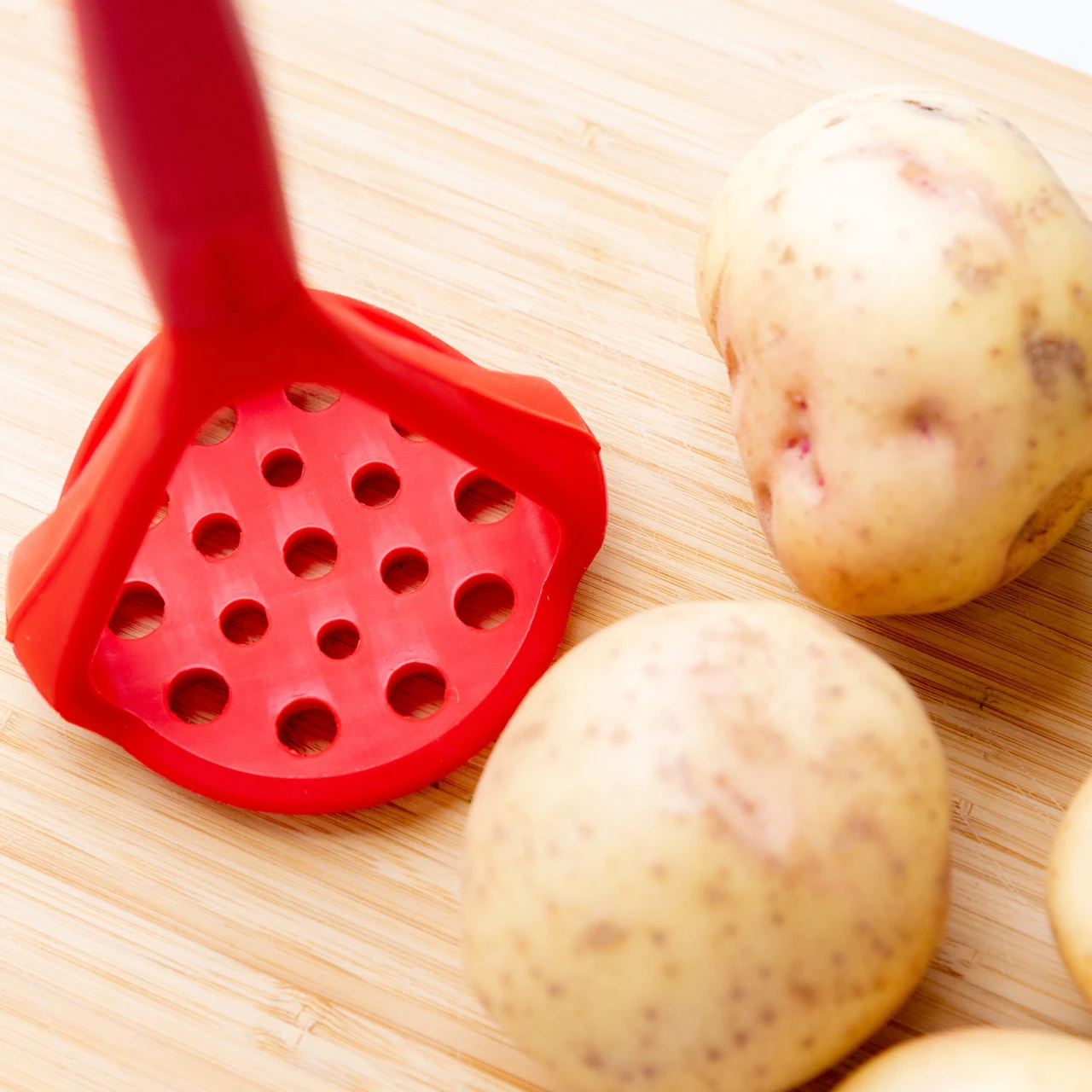 Colourworks Aardappelstamper Rood - 25 Cm 6 Colourworks Aardappelstamper Rood - 25 Cm - Afbeelding 4