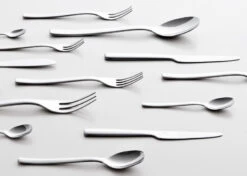 Alessi Tafelmes Ovale - REB09/3 - Door Ronan & Erwan Bouroullec -Keukenbenodigdheden Winkel dezeen Ovale cutlery by Ronan and Erwan Bouroullec for Alessi 12 1 1