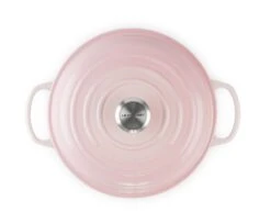 Le Creuset Braadpan Signature - Campagnard - Shell Pink - ø 26 Cm / 2.2 Liter -Keukenbenodigdheden Winkel le creuset campagnard shell pink 26cm 1