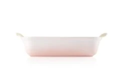 Le Creuset Ovenschaal Heritage - Shell Pink -26 X 19 Cm / 2.4 Liter -Keukenbenodigdheden Winkel le creuset ovenschaal shell pink 26cm 2