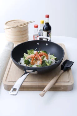 Le Creuset Wokpan Met Steel - Les Forgées TNS - ø 30 Cm / 4.7 Liter - Standaard Anti-aanbaklaag -Keukenbenodigdheden Winkel le creuset wokpan 26cm eten