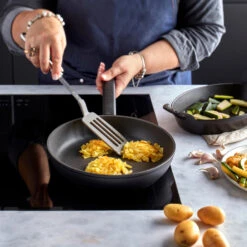 Demeyere Koekenpan Alu Comfort 3 - Duraslide - ø 20 Cm - Standaard Anti-aanbaklaag -Keukenbenodigdheden Winkel pdp masonry content demeyere alu comfort dura 3 pan soft utensils 750x750