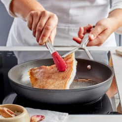 Demeyere Koekenpannen Alu Pro 5 - Duraslide Titanium - ø 20 + 24 Cm - Standaard Anti-aanbaklaag -Keukenbenodigdheden Winkel pdp masonry content demeyere alu pro dura 5 pan soft utensils 750x750