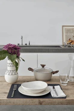 Sambonet Braadpan Rock 'n' Rose - Creme - ø 24 Cm / 4.5 Liter - Standaard Anti-aanbaklaag -Keukenbenodigdheden Winkel sambonet rock n rose sfeer9