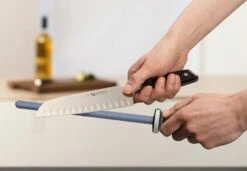 Wusthof Slijpstaaf Keramisch 26 Cm -Keukenbenodigdheden Winkel sharpening 4455 in action